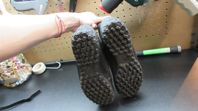 Load image into Gallery viewer, Used Mens High Top Indoor Soccer Shoes- Size 8.5
