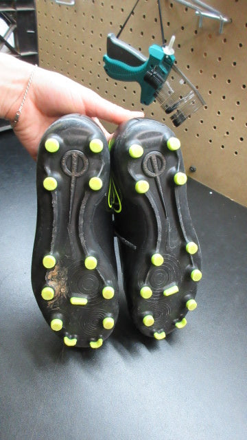 Used Nike Tiempo Legend 10 Soccer Cleats - Size Youth 2.5