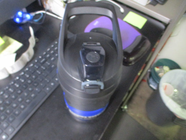Load image into Gallery viewer, New Under Armour Insulated 32oz PlayMaker Jug Royal Blue

