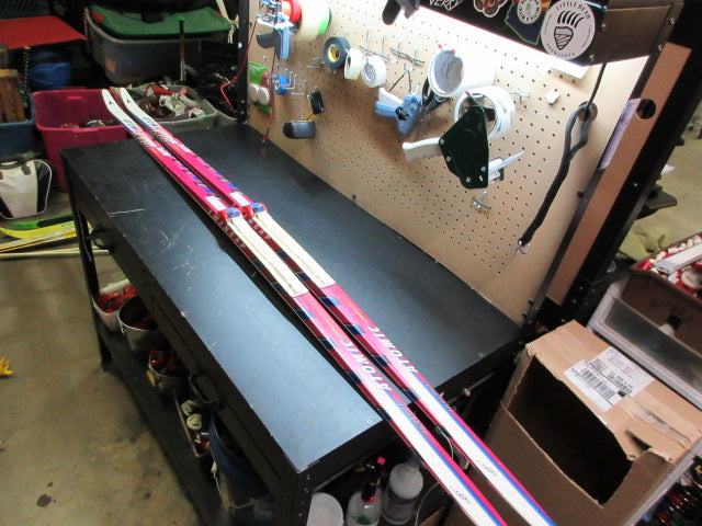 Load image into Gallery viewer, Used Atomic ARC Salomon Bindings Cross Country Skis - 188
