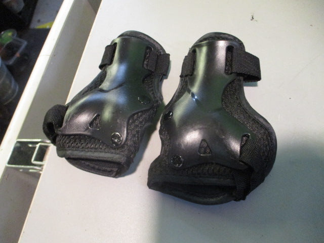 Load image into Gallery viewer, Black Size Youth Black Wrist Guards
