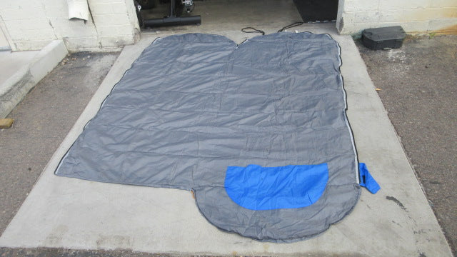 Load image into Gallery viewer, Used Embark 30 Deg Sleeping Bag - rip in bag
