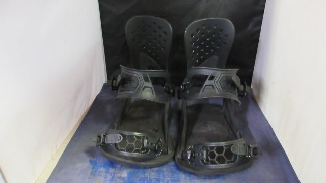 Load image into Gallery viewer, Used Strata Union Snowboard Bindings Adult Size Large - wear
