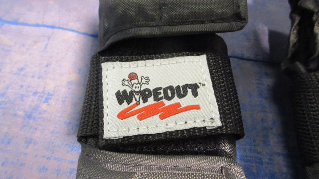 Load image into Gallery viewer, Used Wipe Out Wrist Guards Youth Size Medium
