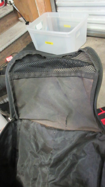 Load image into Gallery viewer, Used Mizuno Equipment Bag - wear
