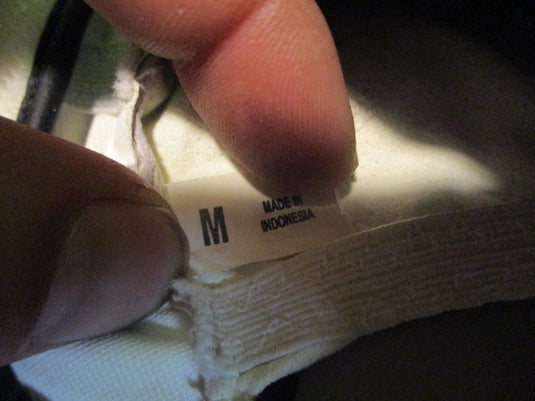 Used Srixon Adult Medium Golf Glove - LH