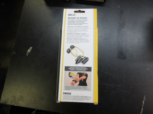 Load image into Gallery viewer, SKLZ Bump-N-Pass Volleyball Trainer
