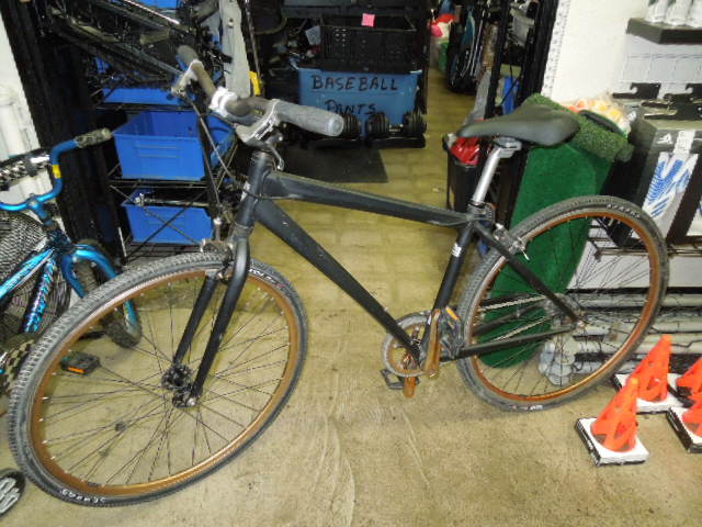 Load image into Gallery viewer, Used Trek Soho S 27.5" Wheel Commuter Bike in Matte Black
