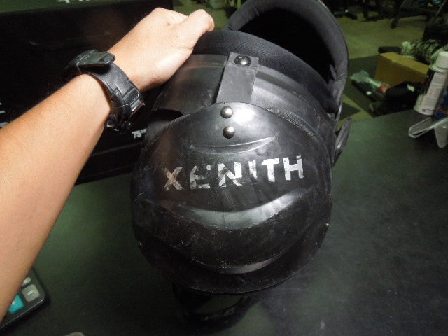 Load image into Gallery viewer, Used Xenith Velocity 2 Football Shoulder Pads Size Med 17-18"
