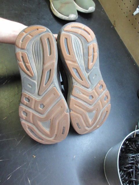 Load image into Gallery viewer, Used Brooks Revel 8 Sneakers - Size 9
