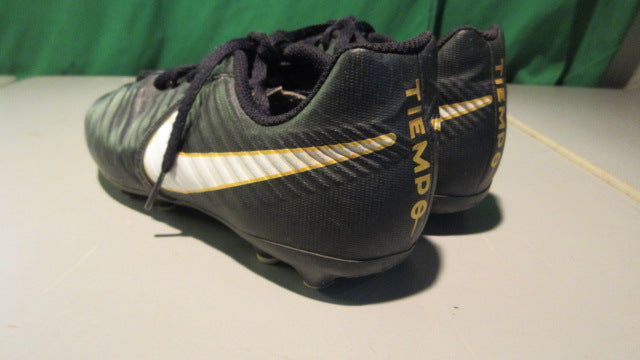 Load image into Gallery viewer, Used Nike Youth Tiempo 2.5Y Soccer Cleats
