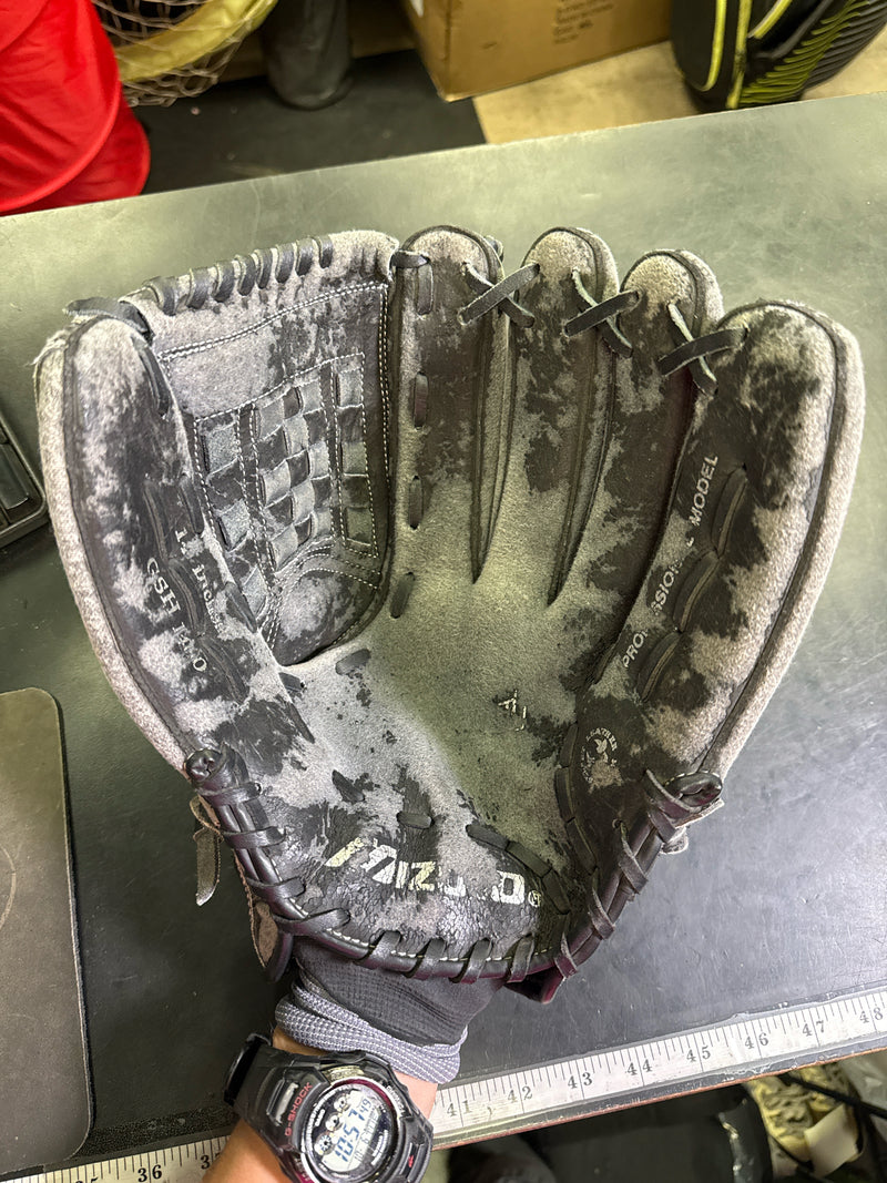 Load image into Gallery viewer, Used Mizuno Shadow Pro GSH1400 14" Outfielders Glove RHT
