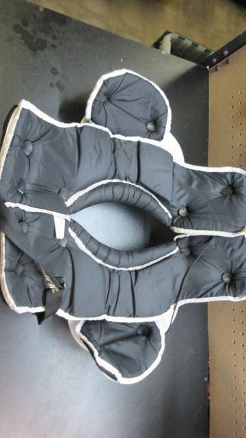 Load image into Gallery viewer, Used Rawlings SRG Momentum Football Shoulder Pads - Size Medium
