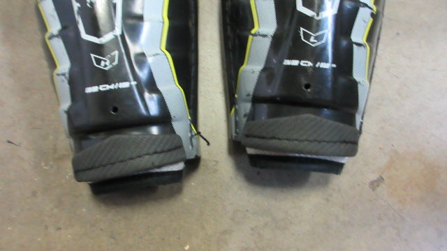 Load image into Gallery viewer, Used CCM Tacks Shin Guards Youth Size 13&quot; - wear
