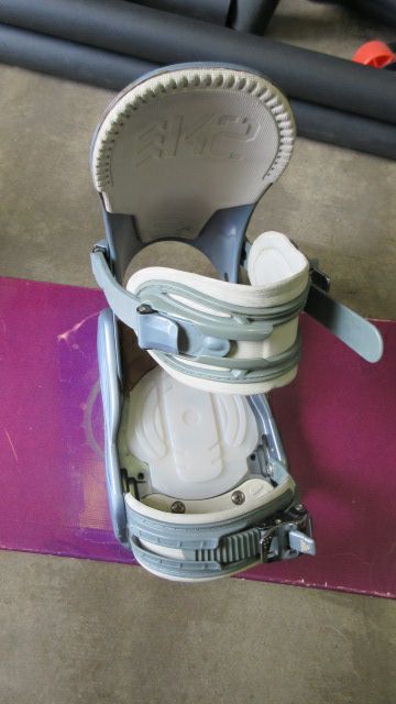 Load image into Gallery viewer, Used K2 Skyla Snowboard w/ K2 Bindings - 150 cm - small wear
