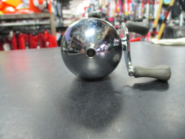 Load image into Gallery viewer, Used Zebco 808 Fishing Reel
