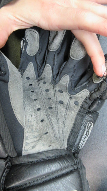 Load image into Gallery viewer, Used Bauer Vapor XX Hockey Gloves - Size 13&quot;

