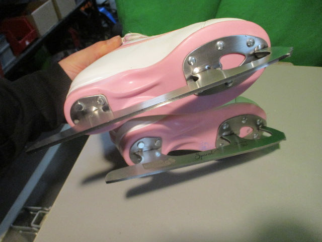 Load image into Gallery viewer, Used Riddell 615 Soar Junior Size 13 Figure Skates
