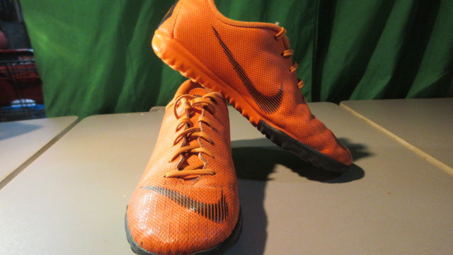 Load image into Gallery viewer, Used Nike MercurialX VaporX 12 Club TF &#39;Total Orange&#39; Indoor Soccer Cleats Y5
