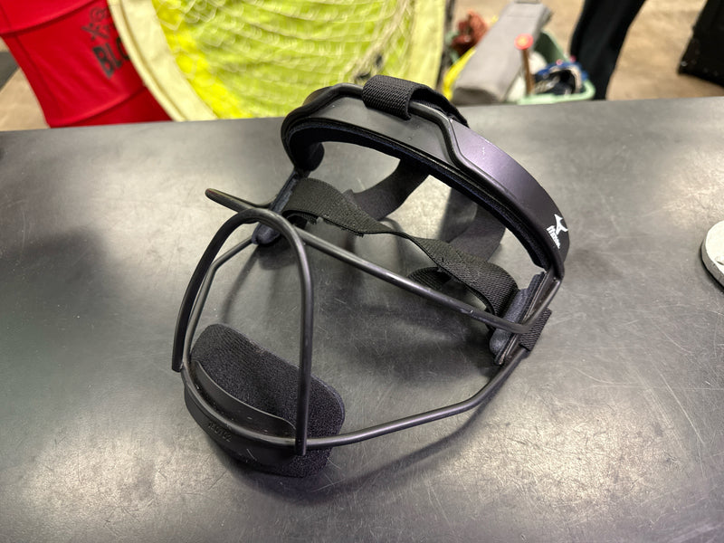 Load image into Gallery viewer, Used Mizuno Fielders Mask
