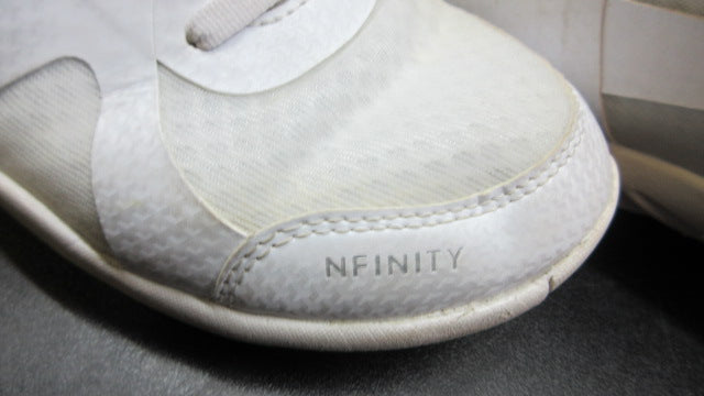 Load image into Gallery viewer, Used Nfinity Beast Mid-Top Cheer Shoes - Size 7.5
