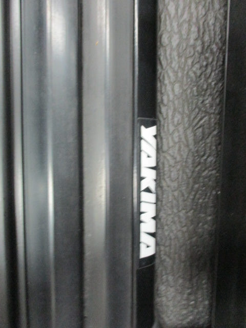 Load image into Gallery viewer, Used Yakima 30&quot; Ski &amp; Snowboard Rack W/ Key
