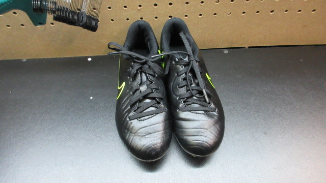 Load image into Gallery viewer, Used Nike Tiempo Legend 10 Soccer Cleats - Size Youth 2.5
