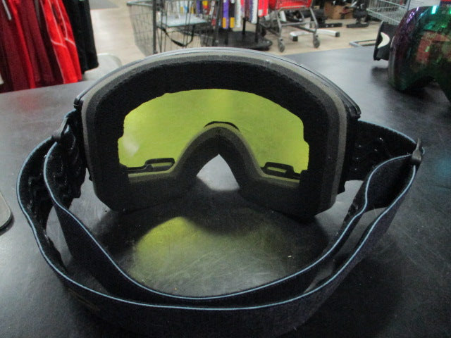 Load image into Gallery viewer, Used Odoland Snow Sport Goggles With Yellow Lens
