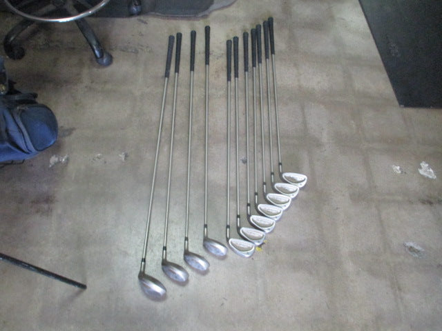 Load image into Gallery viewer, Used Wilson Oversize Prostaff Ladies Set RH Graphite 4-PW 1,3,5,7 Woods
