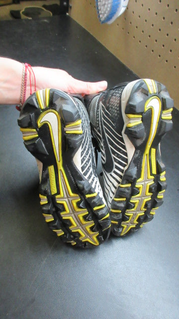 Load image into Gallery viewer, Used Nike Strike Shark Football Cleats - Size Youth 1
