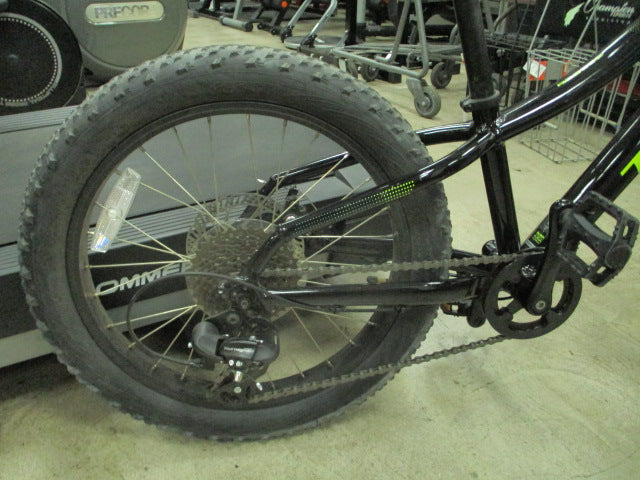 Load image into Gallery viewer, Used Trek Roscoe 20" 8 Speed Kids Mountain Bike
