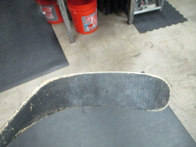 Load image into Gallery viewer, Used Winnwell RXW1 45&quot; Wood Hockey Stick - RH
