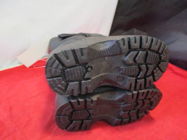 Load image into Gallery viewer, New WFS Infant Snow Jogger Boots Size 5
