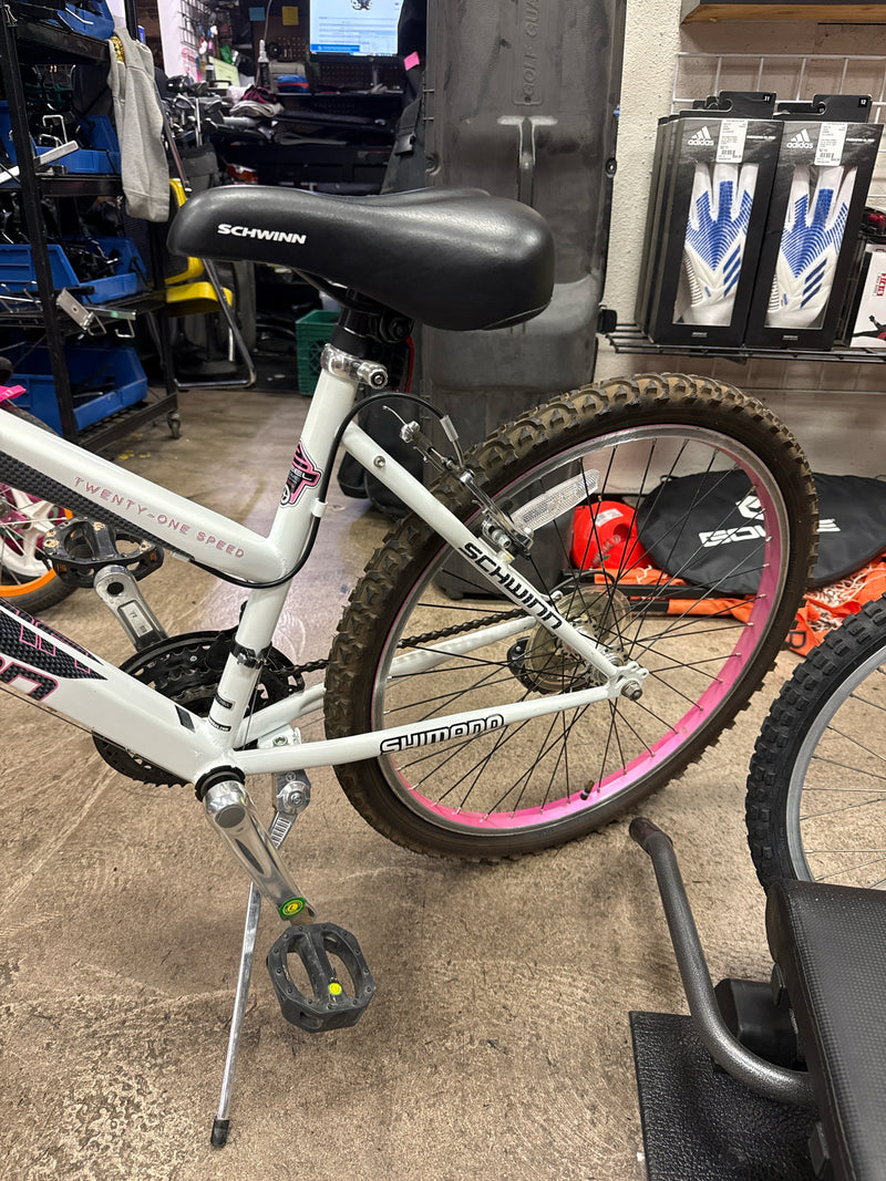 Load image into Gallery viewer, Used Schwinn Cascade 21 Speed Ladies Mountain Bike

