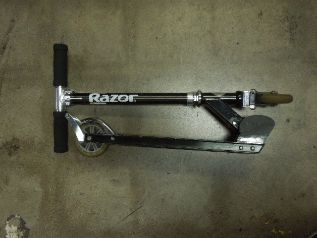 Load image into Gallery viewer, Used Razor A2 Elite Kick Scooter in Black
