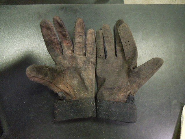 Load image into Gallery viewer, Used Under Armour Youth Batting Gloves Size YL

