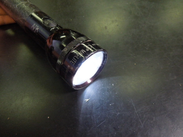 Load image into Gallery viewer, Used Maglite 12" Flashlight
