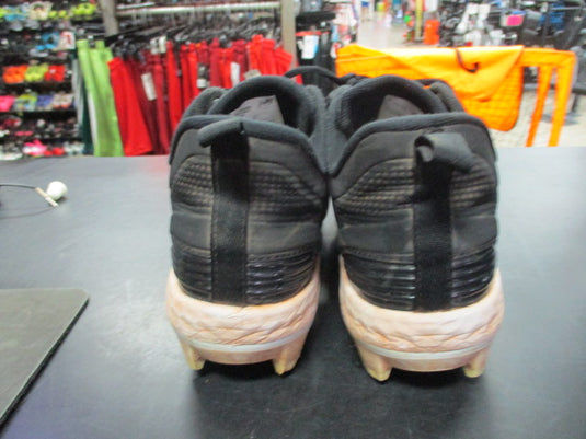 Used New Balance Size 7.5 Cleats
