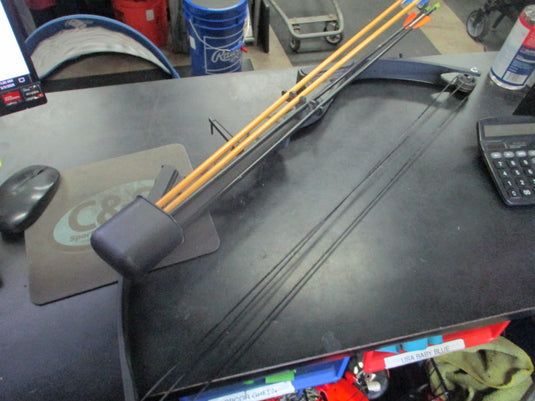 Used PSE Nova Jr. Compound Bow With Quiver