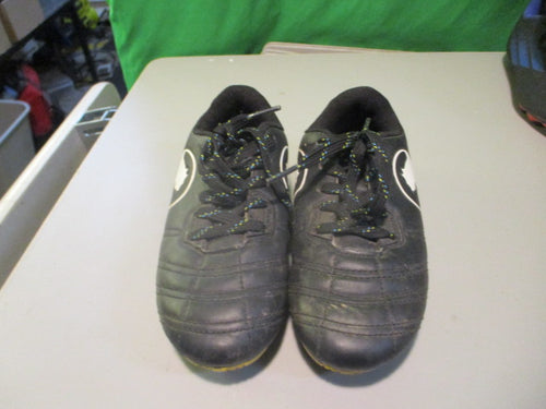 Used Puma Size 12 Kids Soccer Cleats