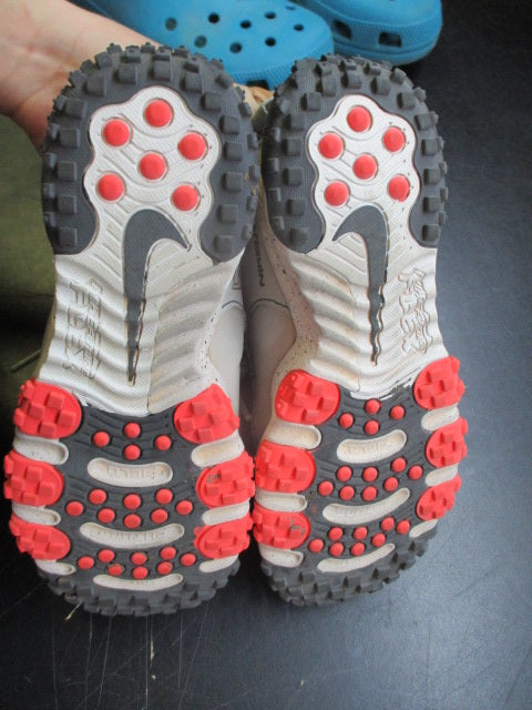 Load image into Gallery viewer, Used Nike Future Field Boys' Turf Shoes - Size Youth 2.5
