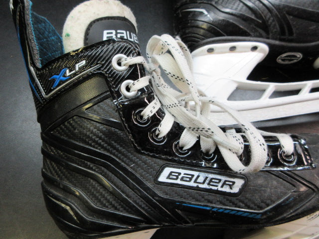Load image into Gallery viewer, Used Bauer XLP Hockey Skates - Size 4.5
