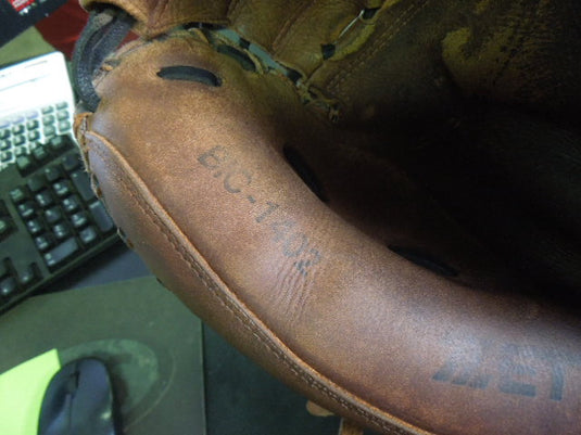 Vintage ZETT ZiLux Series BIC-1402 Steerhide RHT Catchers Mitt
