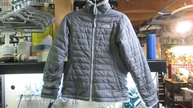 Load image into Gallery viewer, Used North Face Fuzzy Reversible Jacket

