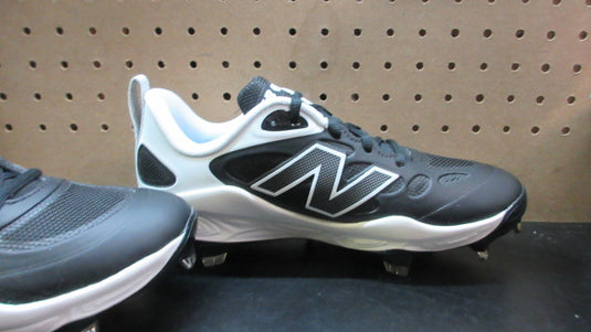 Used New Balance Fresh Foam X Velo v4 Molded Softball Cleats - Size 8.5 W