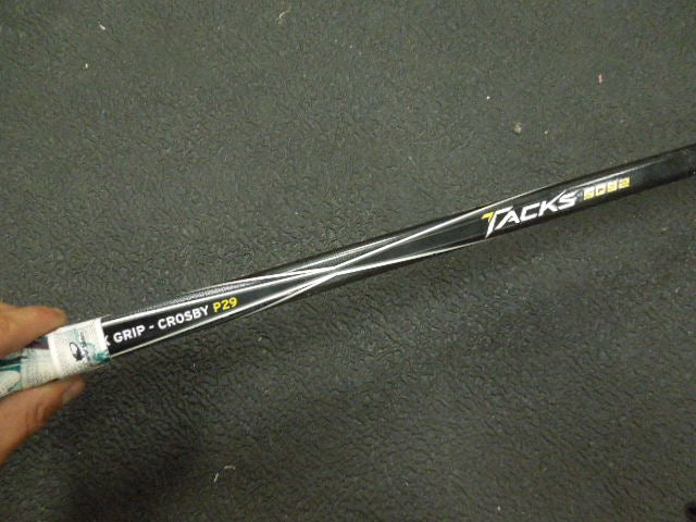Load image into Gallery viewer, Used CCM Super Tacks 5092 Right Hand Hockey Stick 4 Flex

