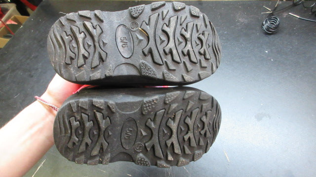 Load image into Gallery viewer, Used Kids Winter Snow Boots - Size 5/6 Youth
