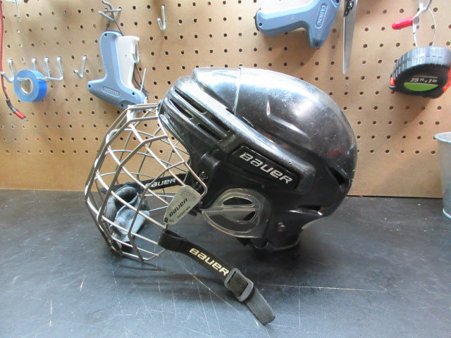 Load image into Gallery viewer, Used Bauer FM7500 Hockey Helmet - Size Medium
