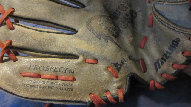 Load image into Gallery viewer, Used Mizuno Prospect Power Close 11&quot; Glove - LHT - broken strap
