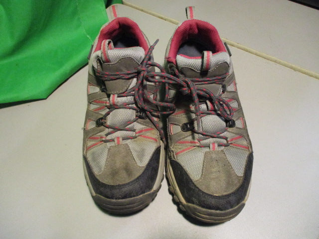 Load image into Gallery viewer, Used Hiking Shoes Size 8
